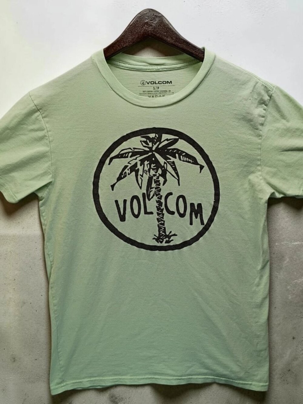 VOLCOM Stone Palm Tree Skate Tee Shirt Mens Small Skate Wear Y2K Street wear